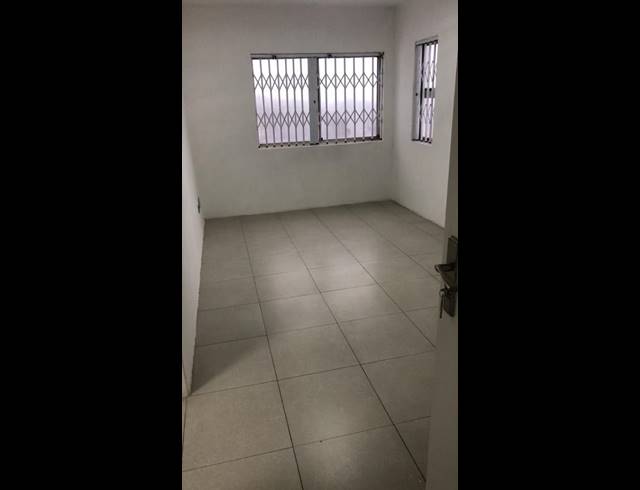 3 BEDROOM APARTMENT TO LET IN SOUTH BEACH